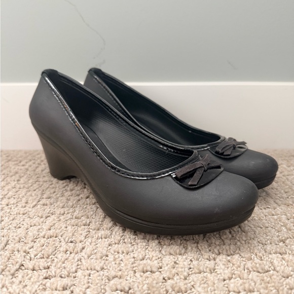CROCS Shoes - Crocs Black Wedge Pumps Size 8 Women Comfort Work Office Shoes Slip On